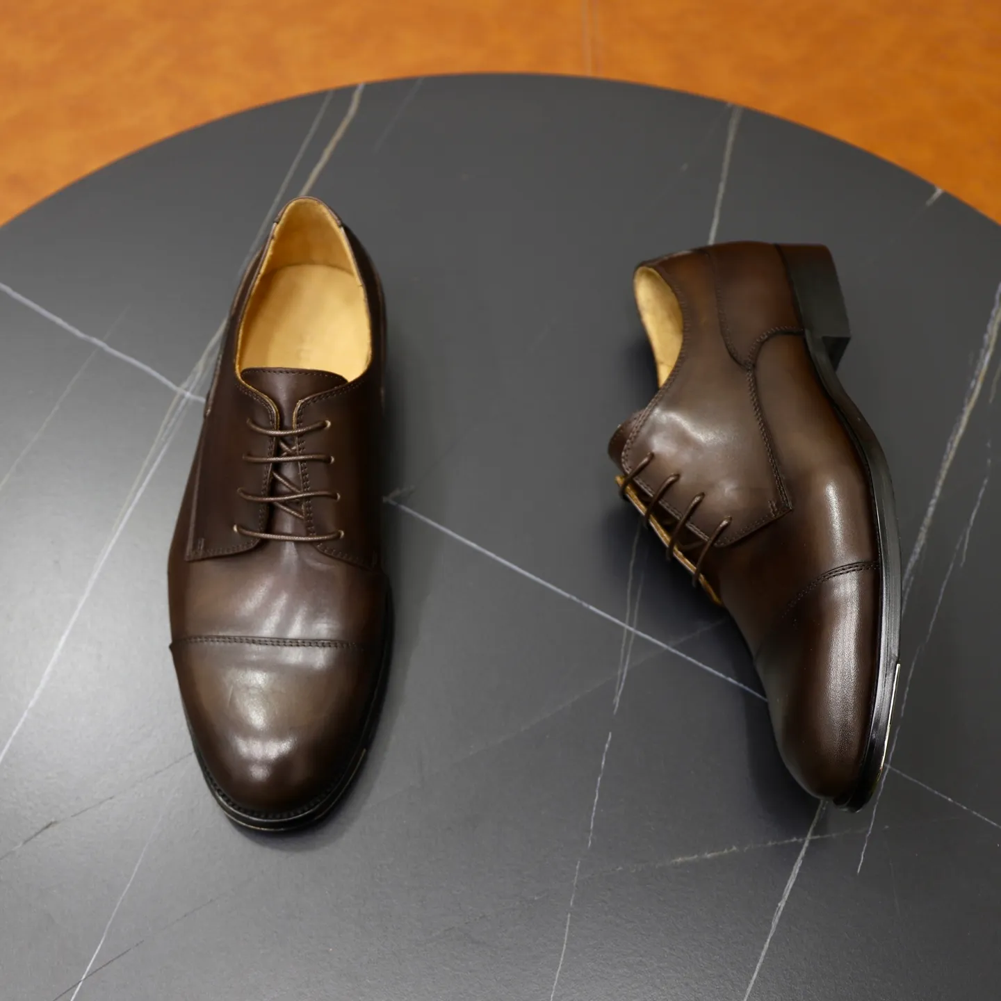 Men's shoes 💰660💰🙅‍♂️🙅‍♂️🙅‍♂️Niuli Brand: Gucci GuCCI Standard code: Men's code 39-44 (45 can be customized) Grade: Same style as the official website Original quality Material: Original cowhide surface Comfortable cowhide lining Original outsole Style category: Men's fashionable casual leather shoes Distinguished big-name luxury elements, top luxury Color: actual picture color